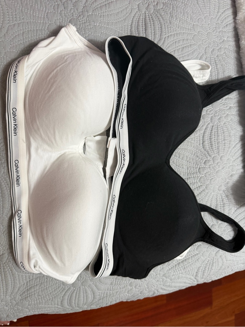 Calvin Klein Black & White Wireless T-Shirt Bra Set